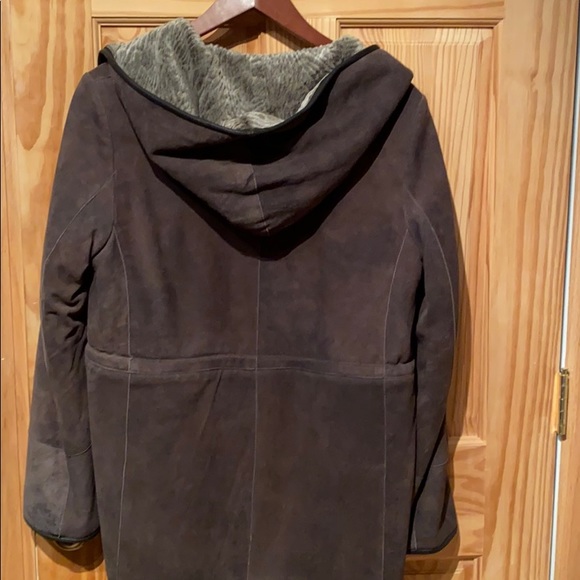 COMSTOCK & Co. Shearling Coat size 8. - Picture 5 of 10